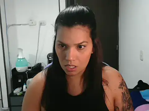 Snapshot of CarolinaRincon chatting on 03-05-25, 03:08 CarolinaRincon online show from 03-05-25, 03:08