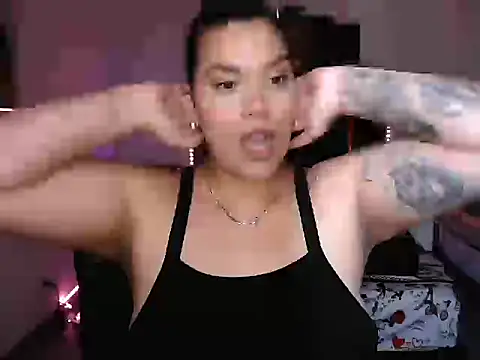 Snapshot of CarolinaRincon chatting on 10-10-25, 08:52 CarolinaRincon online show from 10-10-25, 08:52