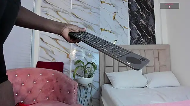 Snapshot of scarlet_darling26 chatting on 03-04-26, 05:52 scarlet darling26 online show from 03-04-26, 05:52