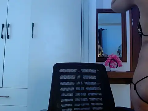 Snapshot of queencydoll chatting on 02-16-26, 07:37 queencydoll online show from 02-16-26, 07:37