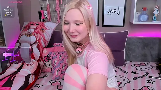 Snapshot of MeowkaKitty chatting on 03-08-25, 01:06 MeowkaKitty online show from 03-08-25, 01:06