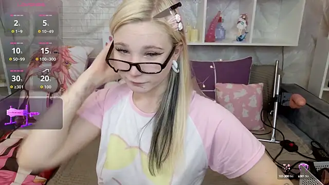 Snapshot of MeowkaKitty chatting on 09-30-25, 01:32 MeowkaKitty online show from 09-30-25, 01:32