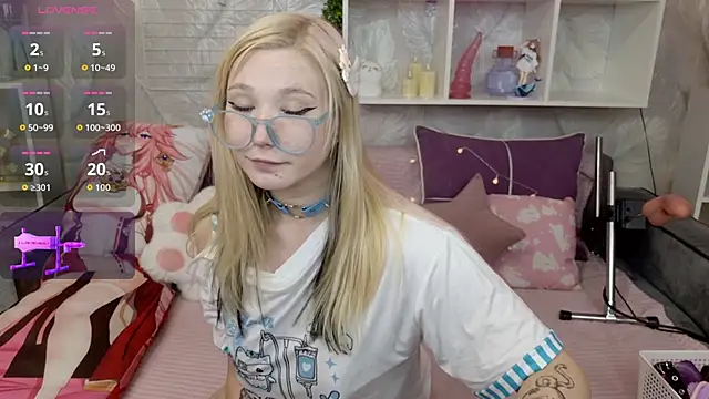 Snapshot of MeowkaKitty chatting on 10-15-25, 01:39 MeowkaKitty online show from 10-15-25, 01:39