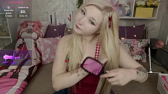 Snapshot of MeowkaKitty chatting on 11-30-25, 01:42 MeowkaKitty online show from 11-30-25, 01:42