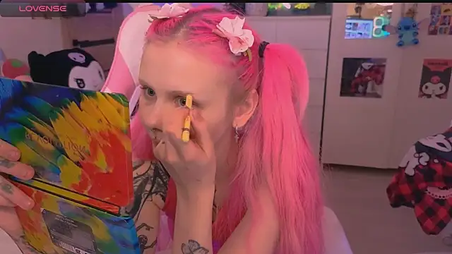 Britney Lynch online show from 10-24-25, 10:33