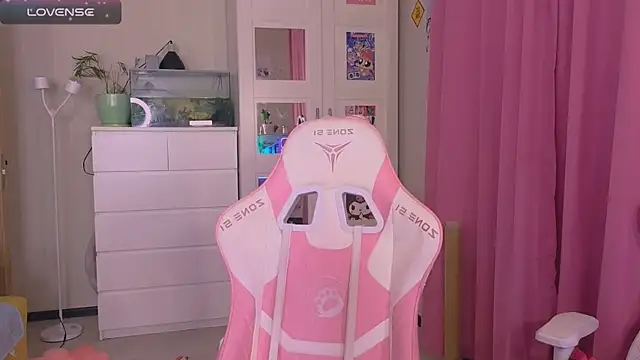 Britney Lynch online show from 11-25-25, 07:36