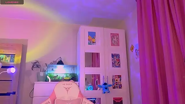 Britney Lynch online show from 11-28-25, 09:17