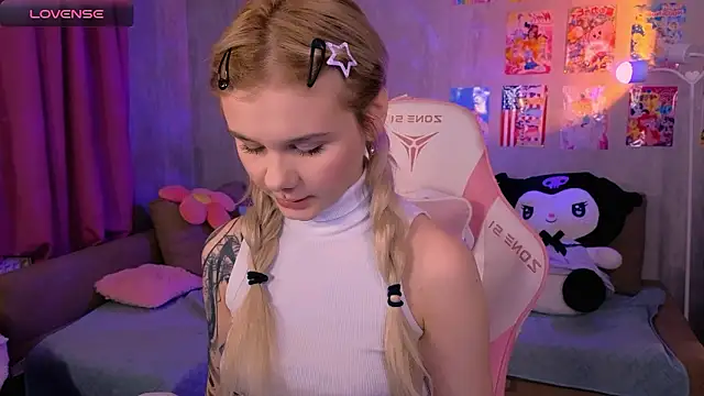 Britney Lynch online show from 03-06-26, 06:48