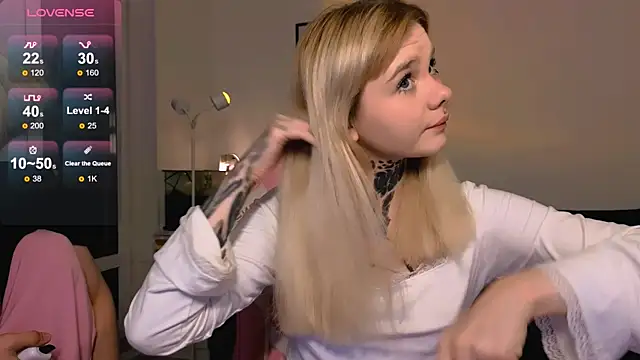 Britney Lynch online show from 04-10-26, 07:07