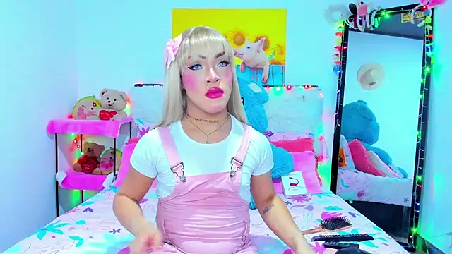 Snapshot of Candy_Candy__ chatting on 10-20-25, 11:38 Candy Candy online show from 10-20-25, 11:38