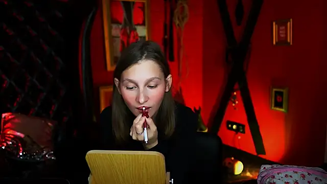 Snapshot of EllaHorton chatting on 11-09-25, 10:24 EllaHorton online show from 11-09-25, 10:24