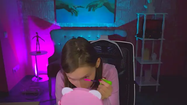 Snapshot of EllaHorton chatting on 11-11-25, 04:29 EllaHorton online show from 11-11-25, 04:29