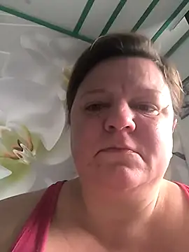 Snapshot of jusichka chatting on 02-16-26, 11:28 jusichka online show from 02-16-26, 11:28