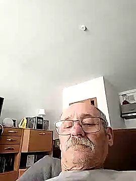 oleg049 online show from 06-10-26, 08:13