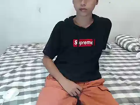 Snapshot of Asiantwink21 chatting on 01-11-26, 08:25 Asiantwink21 online show from 01-11-26, 08:25