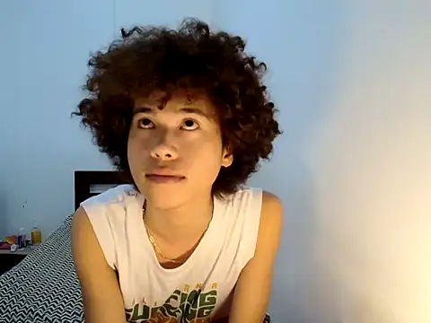 Snapshot of Asiantwink21 chatting on 06-25-26, 06:40 Asiantwink21 online show from 06-25-26, 06:40