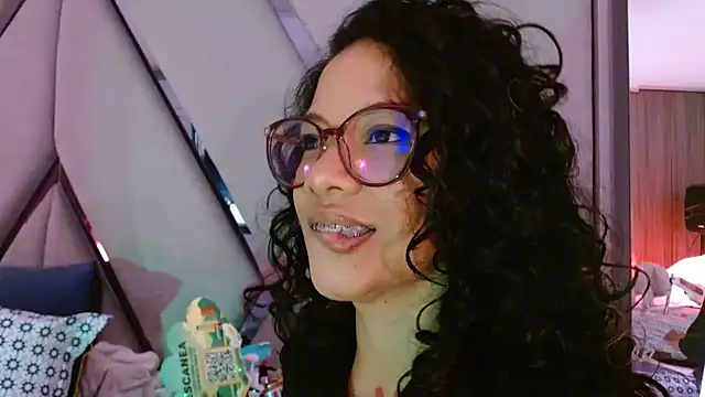 Snapshot of paula_daniela1 chatting on 06-07-26, 08:01 paula daniela1 online show from 06-07-26, 08:01