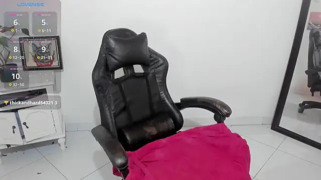 Snapshot of kat_apple chatting on 12-21-25, 02:08 kat apple online show from 12-21-25, 02:08