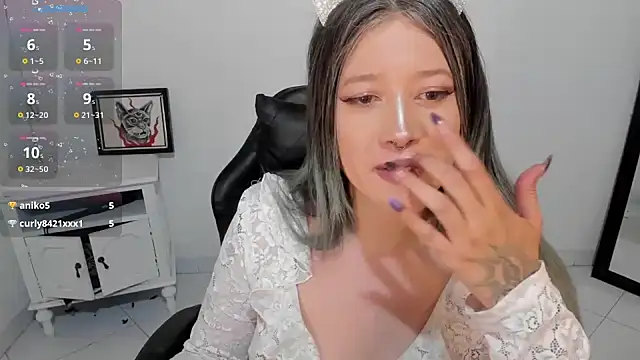 Snapshot of kat_apple chatting on 12-23-25, 12:41 kat apple online show from 12-23-25, 12:41