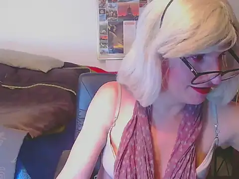 Snapshot of LorenJade chatting on 05-01-26, 08:52 LorenJade online show from 05-01-26, 08:52