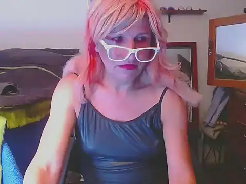 Snapshot of LorenJade chatting on 05-15-26, 07:04 LorenJade online show from 05-15-26, 07:04
