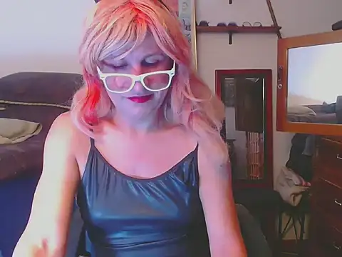 Snapshot of LorenJade chatting on 05-16-26, 07:27 LorenJade online show from 05-16-26, 07:27