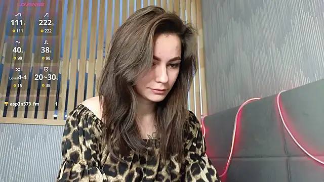 Snapshot of girl_with_snaketatto0 chatting on 02-12-25, 04:12 girl with snaketatto0 online show from 02-12-25, 04:12