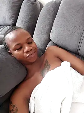 Snapshot of Sexy-Aljan chatting on 02-19-25, 08:33 Sexy-Aljan online show from 02-19-25, 08:33