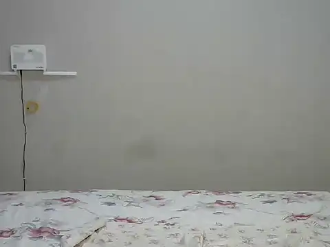 Snapshot of Cariepink chatting on 11-13-25, 07:35 Cariepink online show from 11-13-25, 07:35