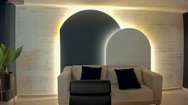 Snapshot of GigiLee_ chatting on 12-03-24, 12:06 GigiLee  online show from 12-03-24, 12:06