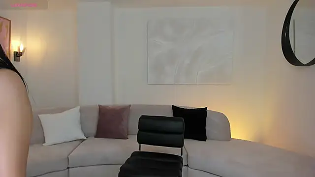 Snapshot of GigiLee_ chatting on 12-27-24, 11:31 GigiLee  online show from 12-27-24, 11:31
