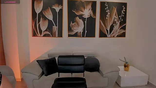 Snapshot of GigiLee_ chatting on 12-31-24, 11:53 GigiLee  online show from 12-31-24, 11:53