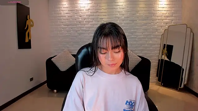 Snapshot of GigiLee_ chatting on 01-05-25, 02:27 GigiLee  online show from 01-05-25, 02:27