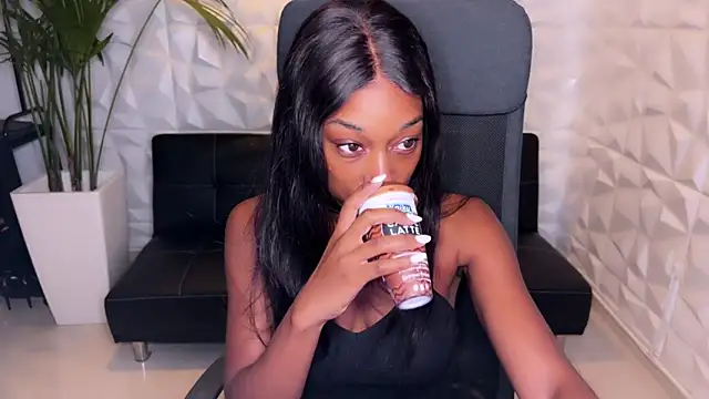 Snapshot of smileybabe chatting on 12-13-24, 05:38 smileybabe online show from 12-13-24, 05:38