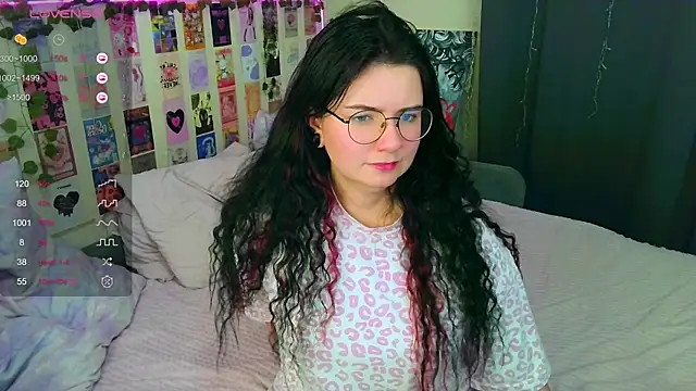 Snapshot of ss-katekisa-ss chatting on 10-11-25, 04:05 ss-katekisa-ss online show from 10-11-25, 04:05