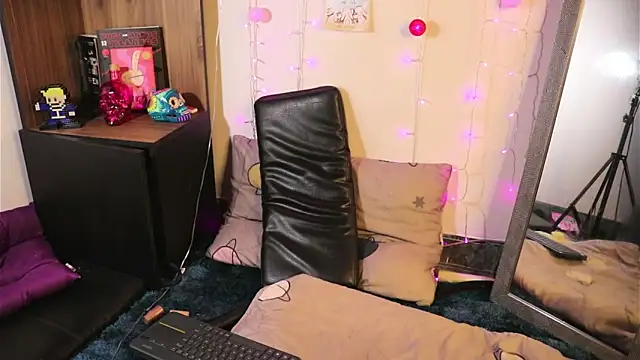 Snapshot of _lucy_white_ chatting on 01-22-25, 03:41 lucy white online show from 01-22-25, 03:41