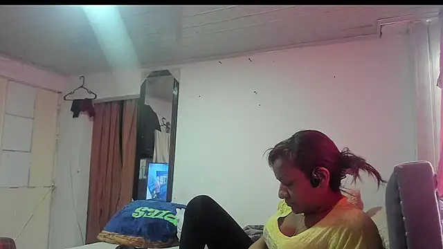 Snapshot of Laflaka22 chatting on 05-12-26, 05:43 Laflaka22 online show from 05-12-26, 05:43