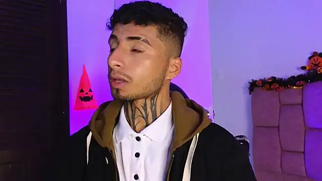 JuanCamiilo 66 online show from 10-28-25, 02:48