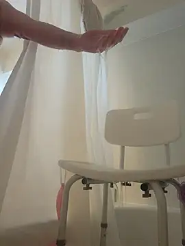 Snapshot of caressonnous chatting on 11-03-25, 03:46 caressonnous online show from 11-03-25, 03:46