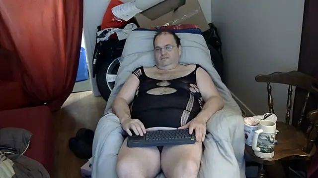 Snapshot of caressonnous chatting on 12-05-25, 03:52 caressonnous online show from 12-05-25, 03:52