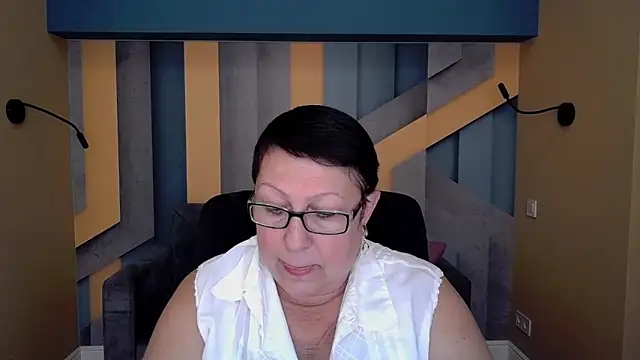 BarbaraTurners online show from 10-20-25, 06:19