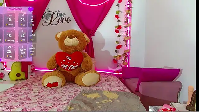 Snapshot of natashakissess chatting on 01-04-25, 03:39 natashakissess online show from 01-04-25, 03:39