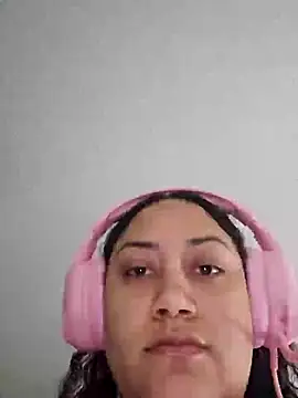 Snapshot of honeeyyy_pot chatting on 03-12-25, 05:24 honeeyyy pot online show from 03-12-25, 05:24