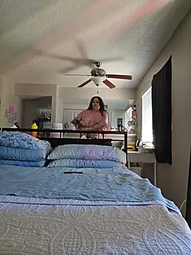 Snapshot of honeeyyy_pot chatting on 12-20-25, 08:27 honeeyyy pot online show from 12-20-25, 08:27