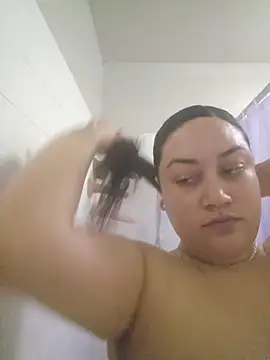 Snapshot of honeeyyy_pot chatting on 01-14-26, 07:03 honeeyyy pot online show from 01-14-26, 07:03