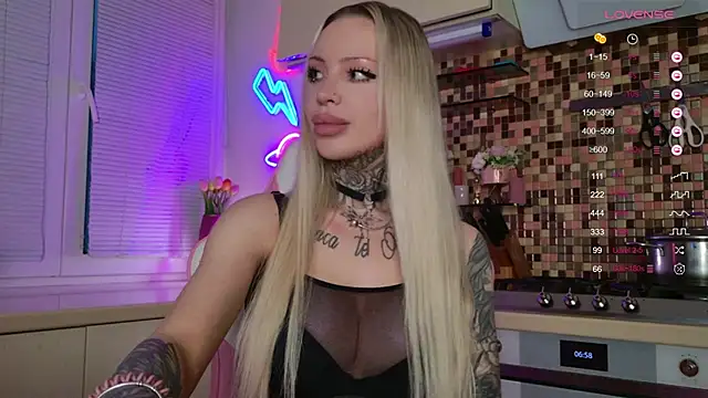 Snapshot of 2badforyou chatting on 01-11-25, 01:22 2badforyou online show from 01-11-25, 01:22