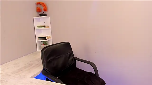 bulma bambina  online show from 11-16-25, 12:16