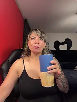 Snapshot of charlotedoll chatting on 12-19-25, 06:09 charlotedoll online show from 12-19-25, 06:09