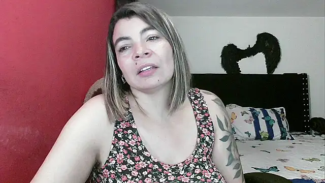 Snapshot of charlotedoll chatting on 02-03-26, 02:53 charlotedoll online show from 02-03-26, 02:53