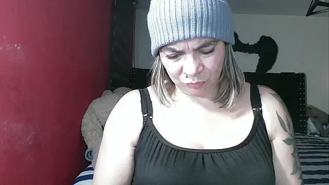 Snapshot of charlotedoll chatting on 02-08-26, 01:42 charlotedoll online show from 02-08-26, 01:42